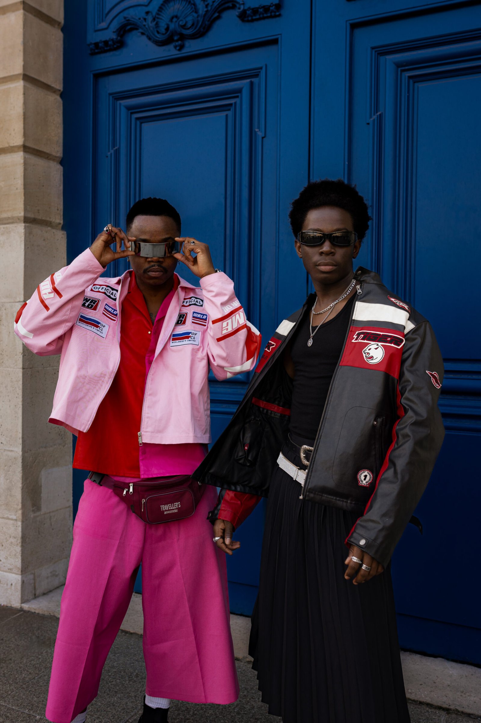 Portrait de deux modèles lors de la Fashion Week à Paris, séance photo mode