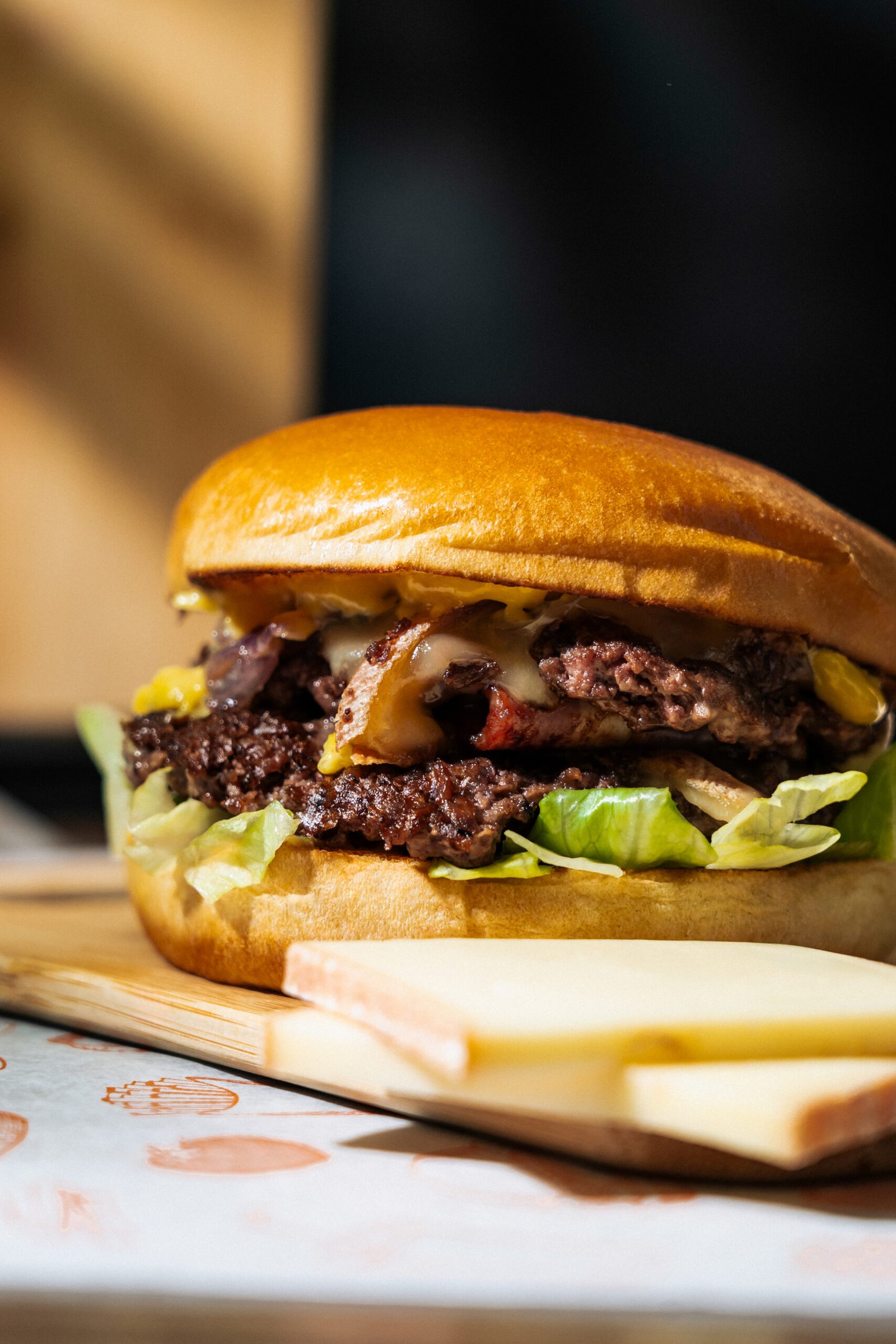 Photo produit d’un burger gourmand pour un restaurant à Lyon