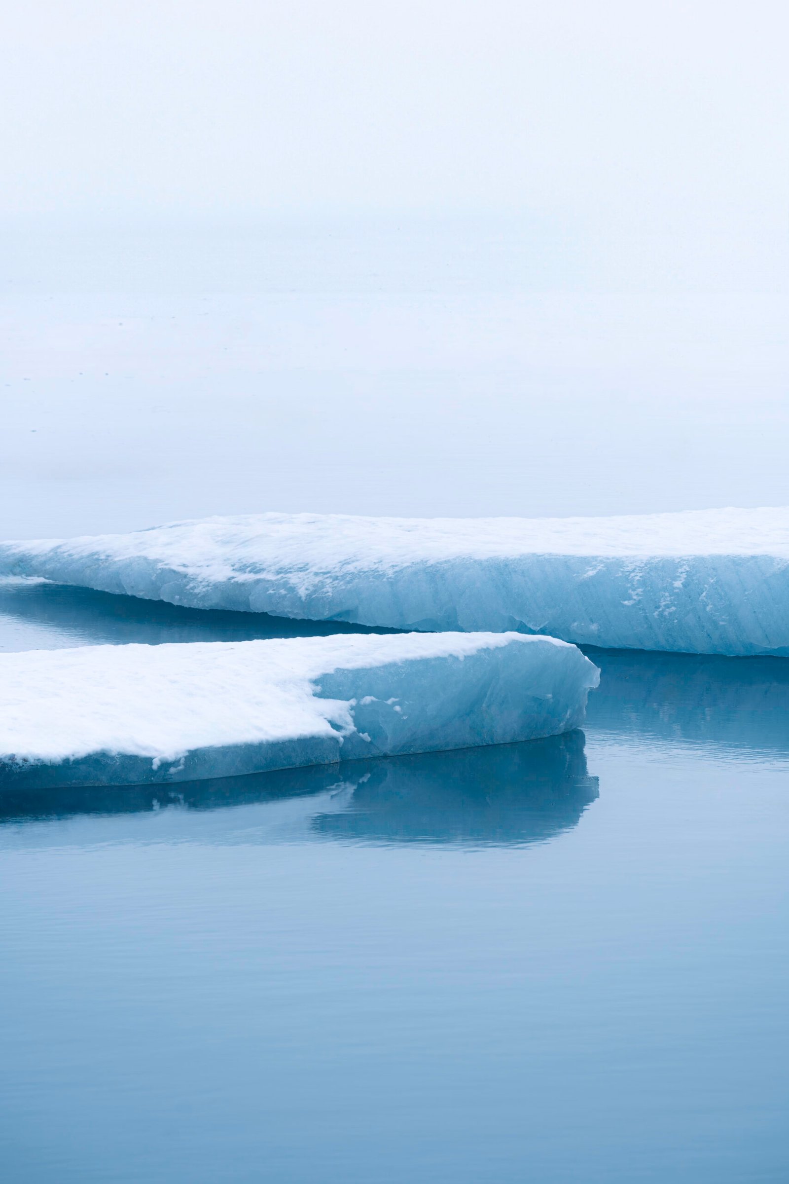 ADELINE-1 Icebergs flottants en Islande, photo de voyage pour agence de location de van